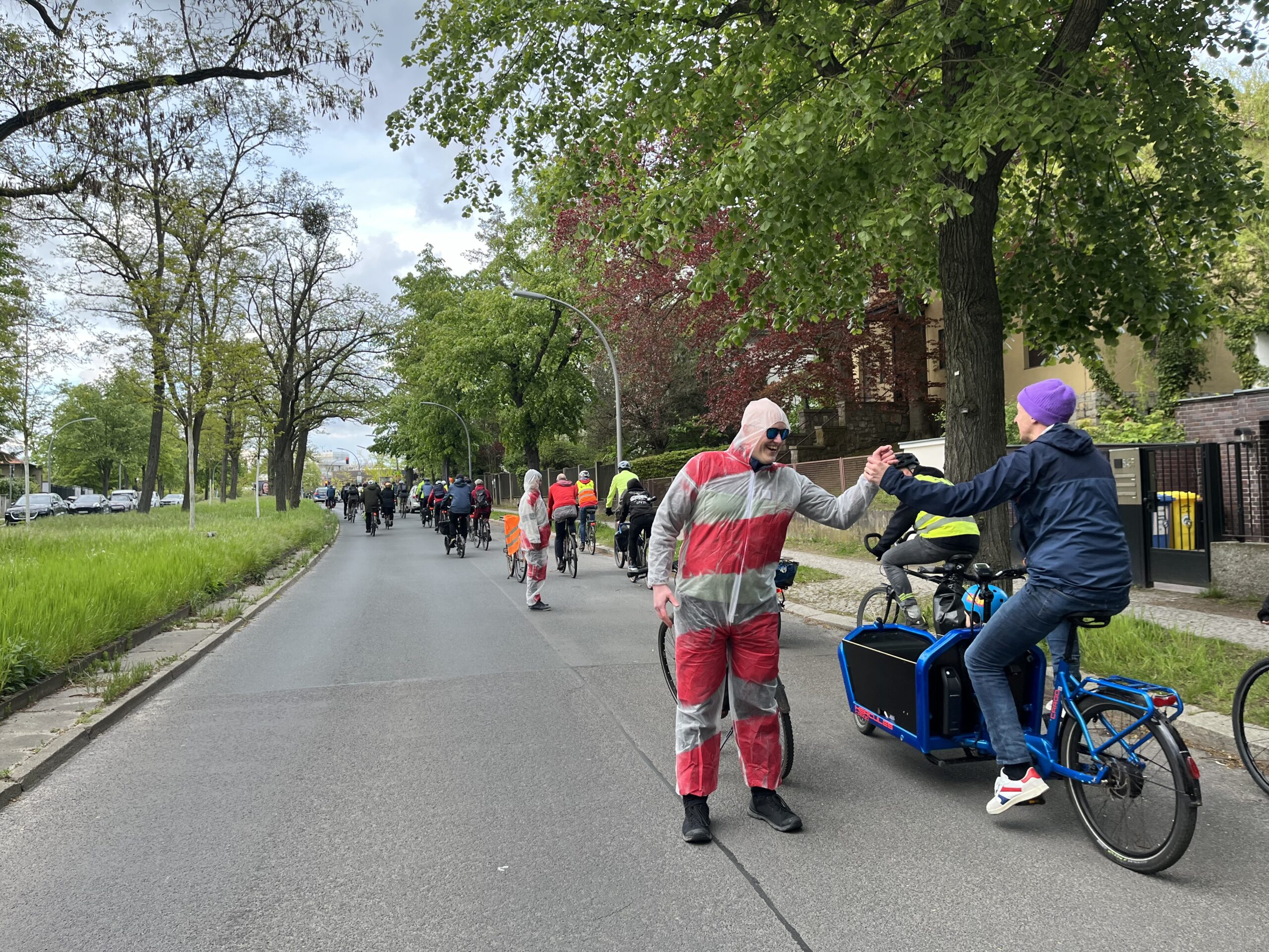 Rückblick auf die Fahrraddemo für die Umsetzung des Radwegs an der Thielallee